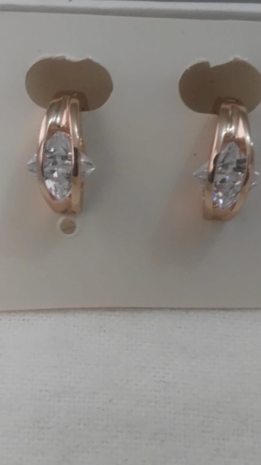 Product Image ../../productsimages/Aretes_circonia_18_Kg.jpg